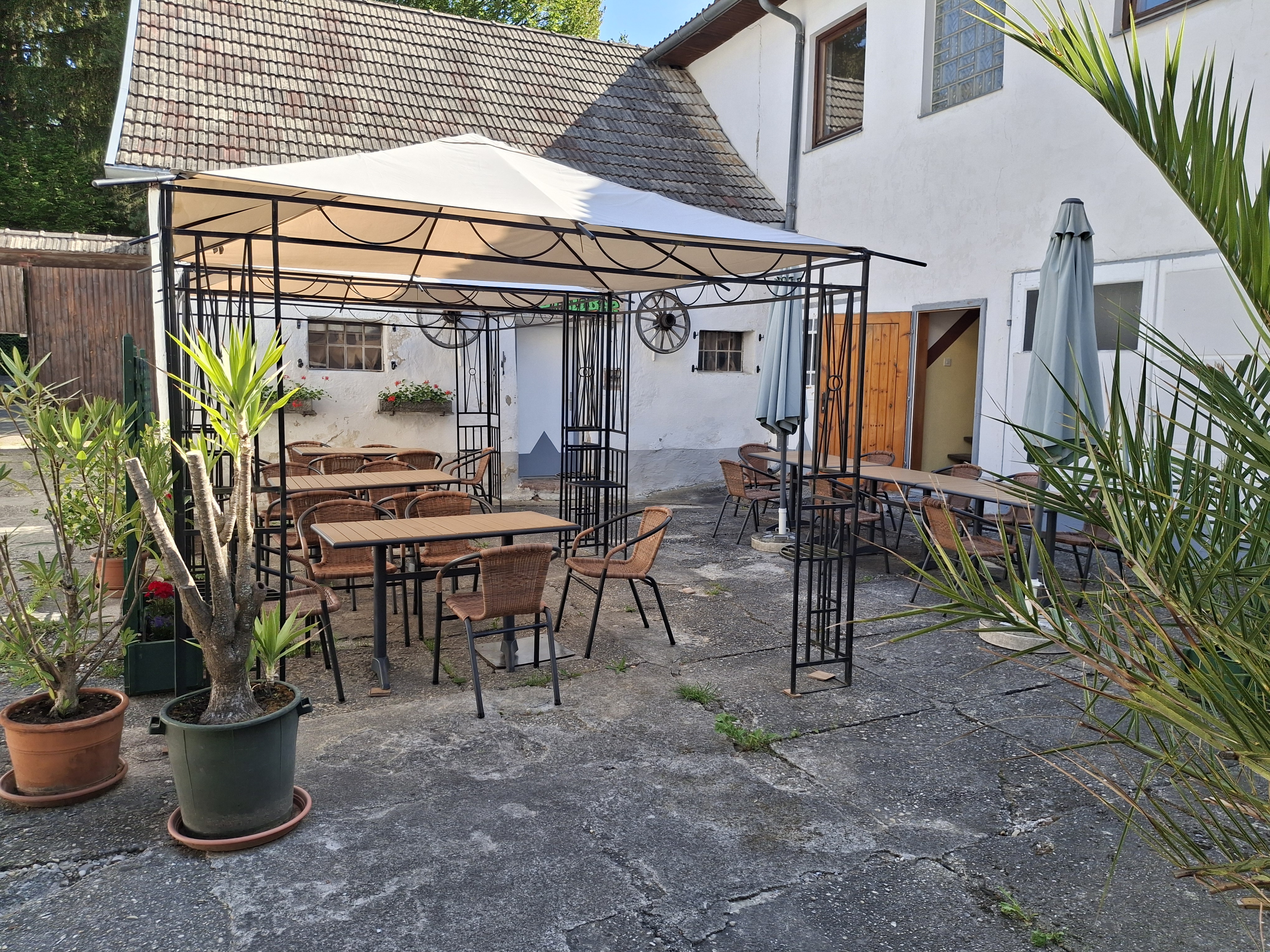 Gastgarten3 Gastgarten3.jpg